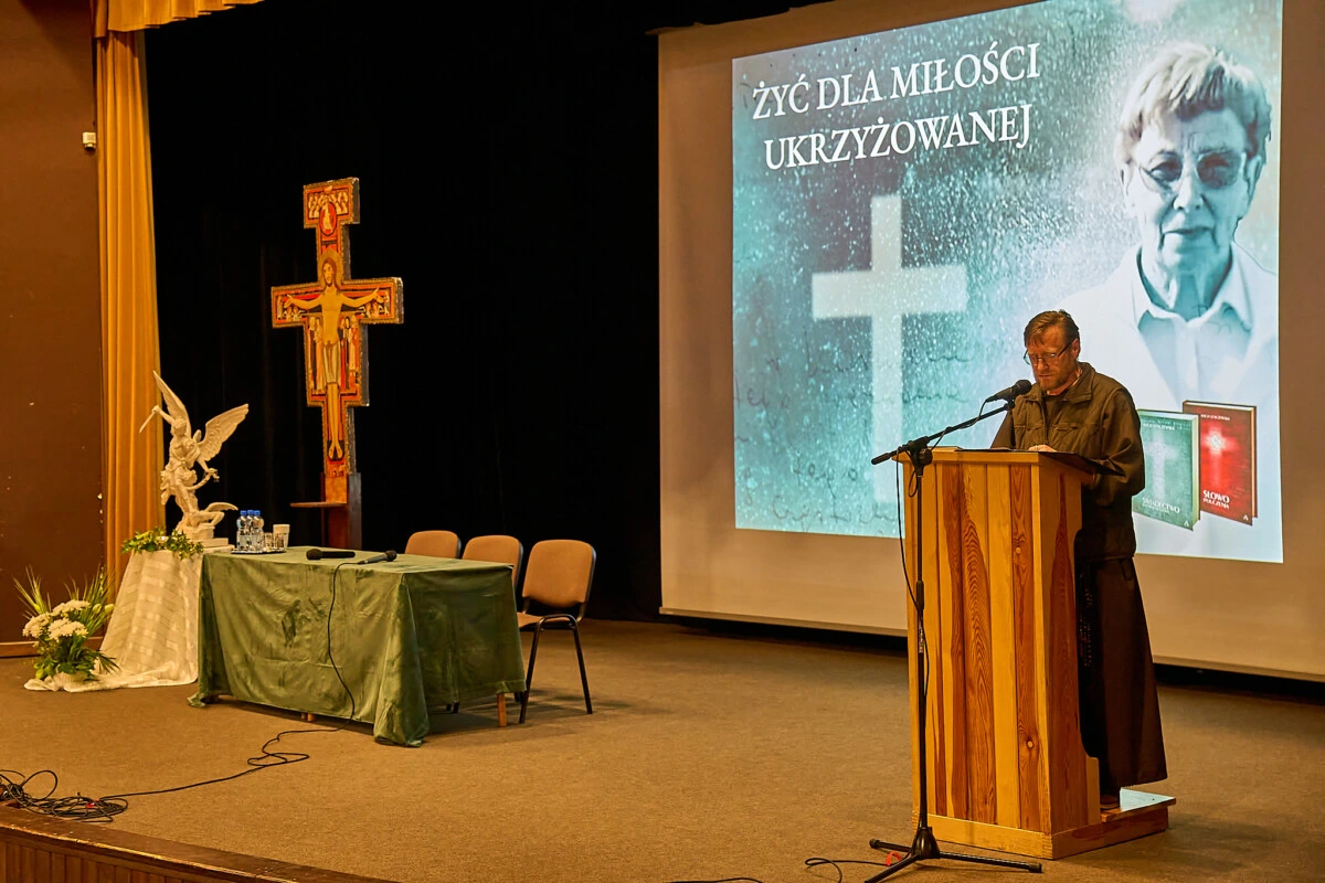 Żyć dla Miłości Ukrzyżowanej | Alicja Lenczewska