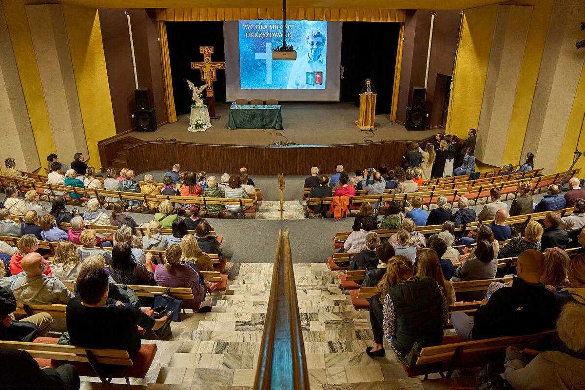 Żyć dla Miłości Ukrzyżowanej | Alicja Lenczewska